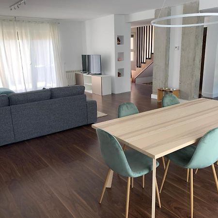 Chalet Con Piscina Privada A 25 Min De Madrid アロヨモリーノス エクステリア 写真