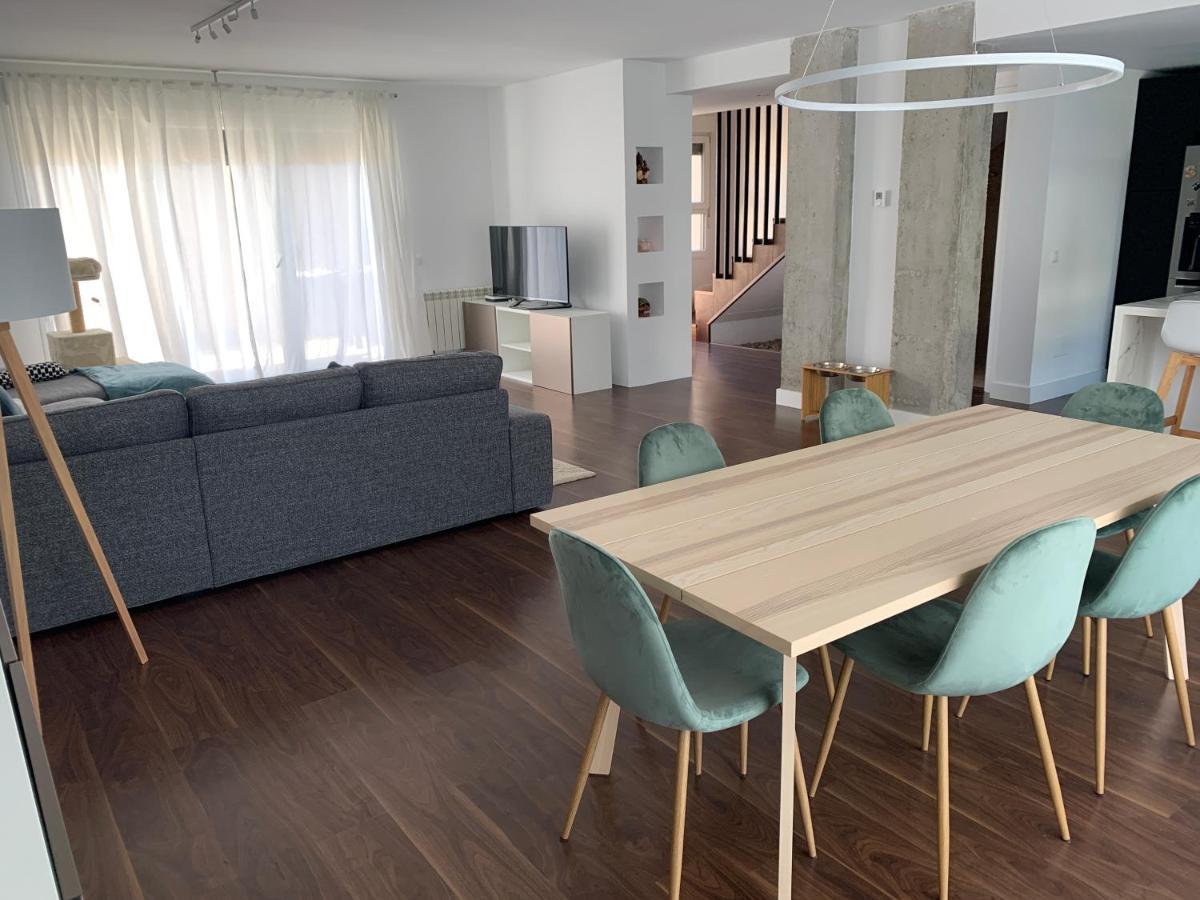 Chalet Con Piscina Privada A 25 Min De Madrid アロヨモリーノス エクステリア 写真