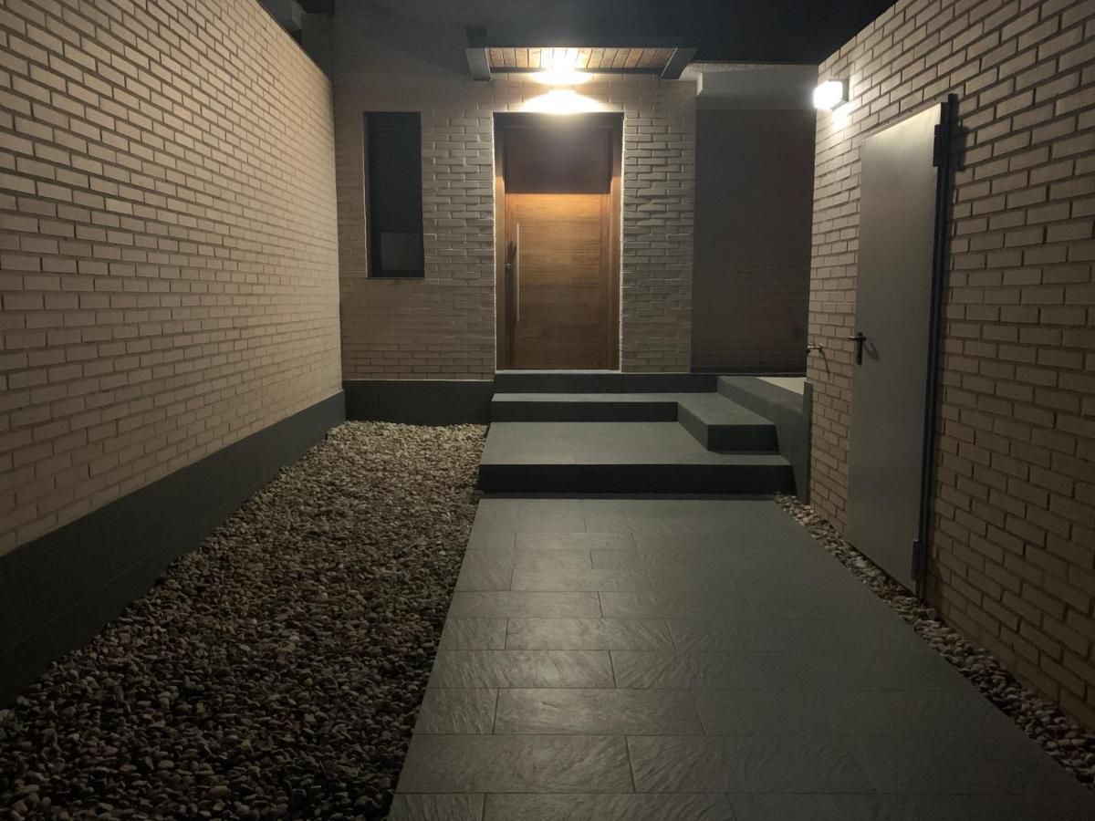 Chalet Con Piscina Privada A 25 Min De Madrid アロヨモリーノス エクステリア 写真